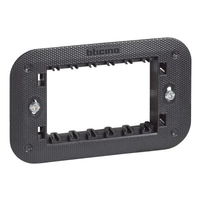 Монтажна рамка Legrand Living Now, 3 модула