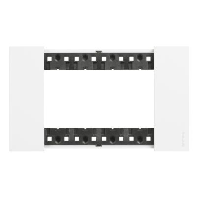 Рамка италиански стандарт LEGRAND Living Now, 4 модула, бяла