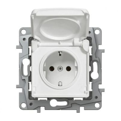 LEGRAND German type socket IP44 NILOE 16A white